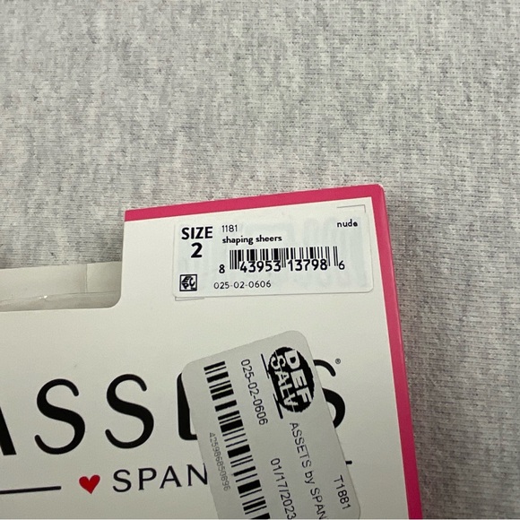 ASSETS SPANX WOMEN’S SHAPING SHEERS PANTYHOSE BUILT-IN SHAPER SHORT SIZE: 2 NUDE - Picture 4 of 8